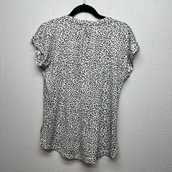Bobeau Animal Print Women's Feminine Timeless Relaxed Classic Top Size Small - Picture 5 of 11